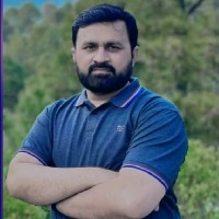 Sir Shahid Iqbal, Amigosit